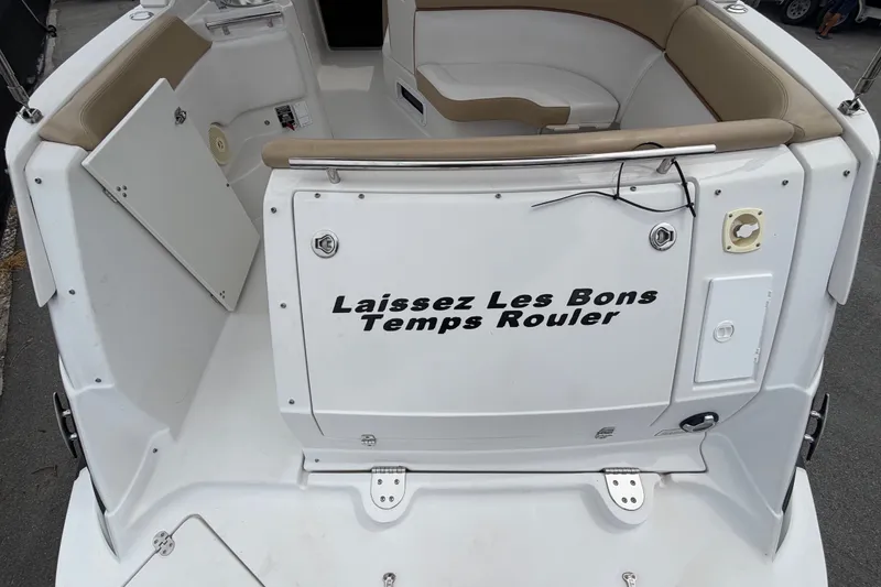 Slide: The Image of The stern of a Four Winns V285 boat with seating area and the phrase "Laissez Les Bons Temps Rouler." - 4