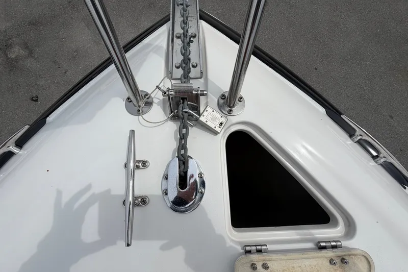 Slide: The Image of Bow of 2011 Four Winns V285 boat with anchor chain and cleat. - 35