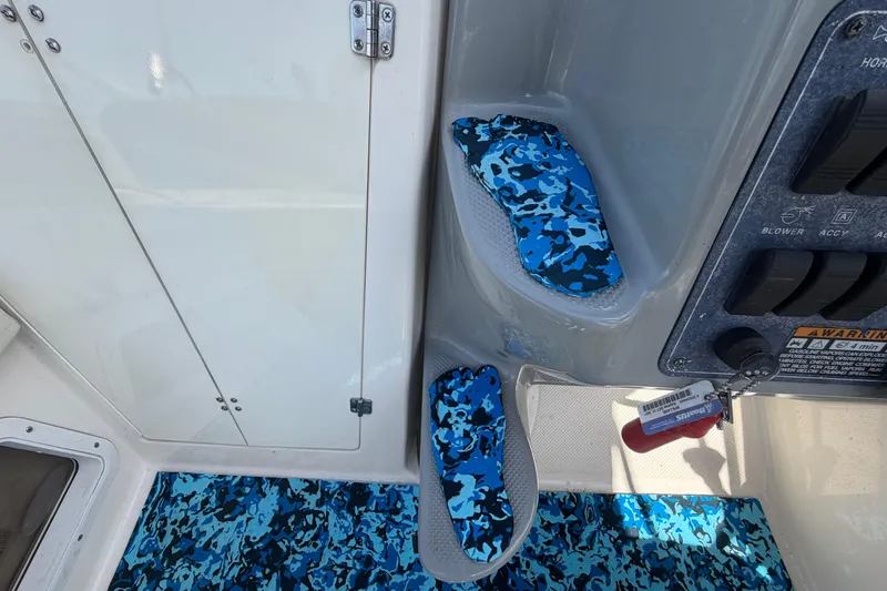 Slide: The Image of 2004 Bayliner 2452 Ciera Express interior with blue camouflage step pads and control panel. - 59