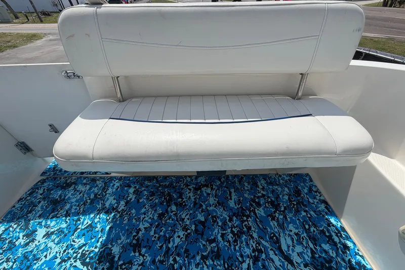 Slide: The Image of White bench seat on 2004 Bayliner 2452 Ciera Express with blue patterned flooring. - 79