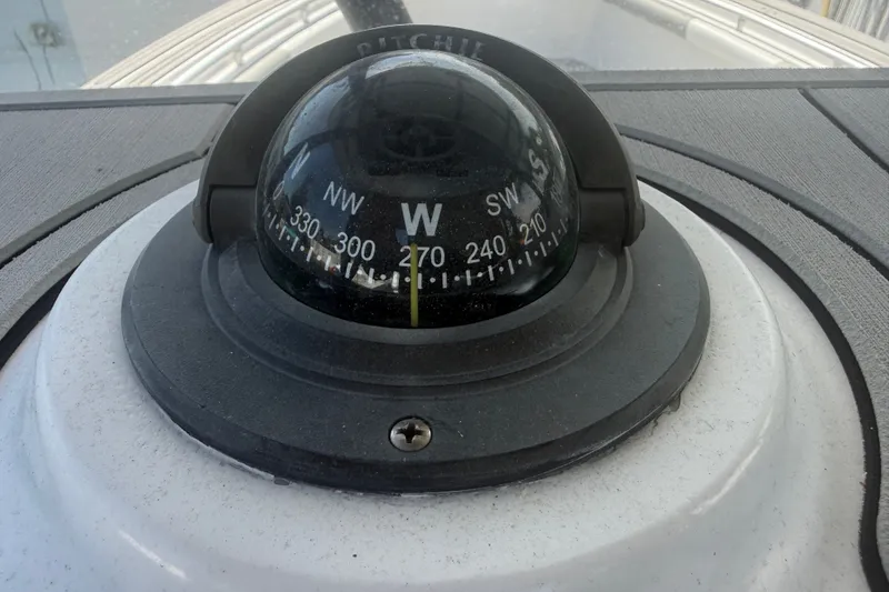 Slide: The Image of Compass on 2004 Donzi 29 ZF Open boat dashboard, showing west direction. - 37