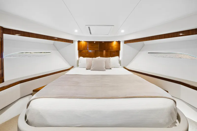 Slide: The Image of FWD VIP Cabin - 43