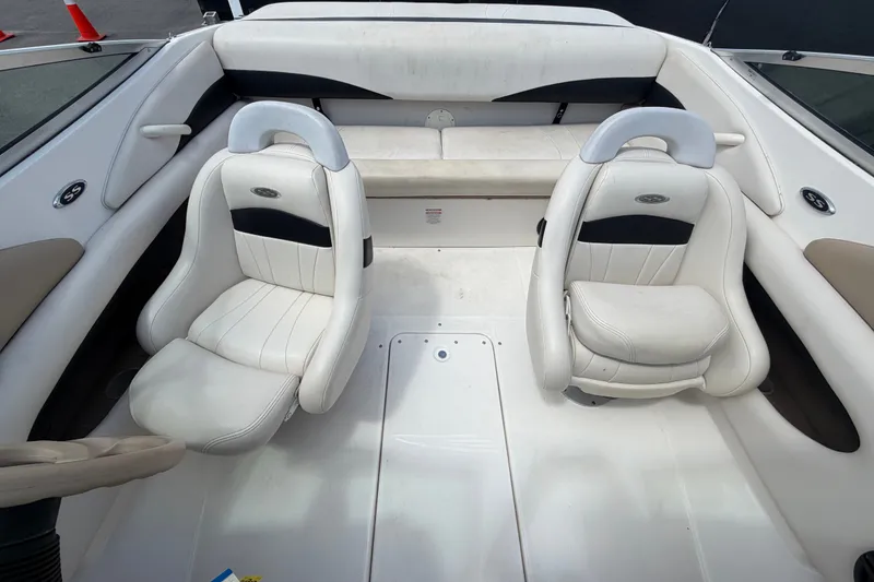 Slide: The Image of Interieur van een Chaparral 183 SS boot uit 2003 met twee witte stoelen. - 48