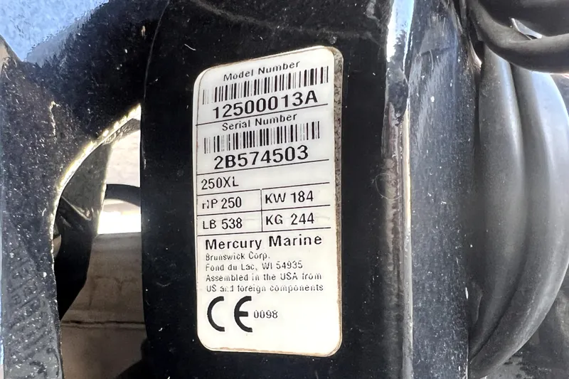 Slide: The Image of Label on Mercury Marine engine, model 250XL, for 2019 Glastron GTD 220 boat. - 18