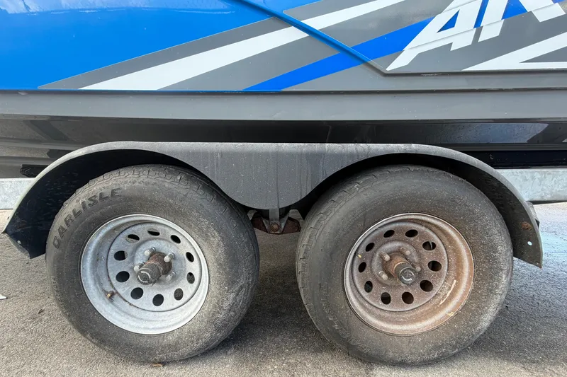 Slide: The Image of Trailer wheels of a 2020 Yamaha Boats AR240, featuring a blue and gray design. - 70
