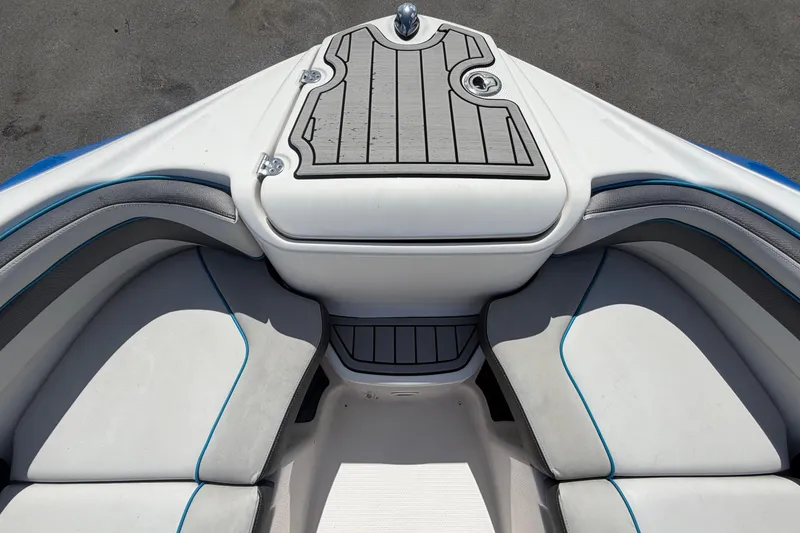 Slide: The Image of Yamaha AR240 2020 boat, interior view of bow area. - 35