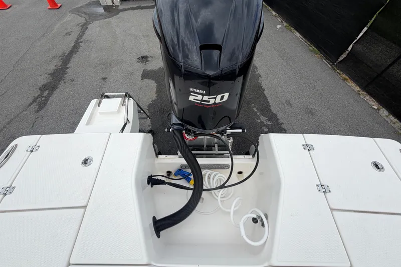 Slide: The Image of Robalo 226 Cayman 2019 - 73