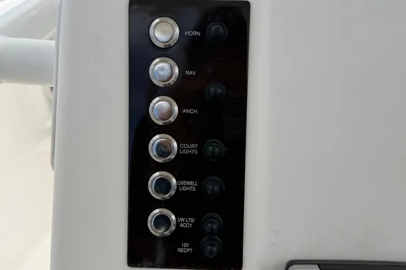 Slide: The Image of Primer plano de un panel de control con varios botones para funciones del barco. - 23