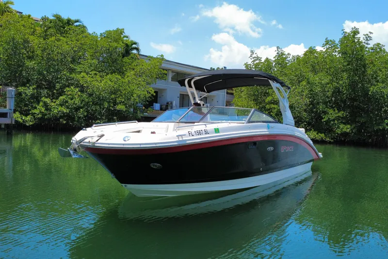 Slide: The Image of Sea Ray SDX 270 Outboard 2019 ancorato in acque calme. - 21