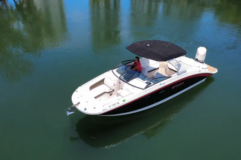 Slide: The Image of Sea Ray SDX 270 Outboard 2019 sur eau calme. - 25