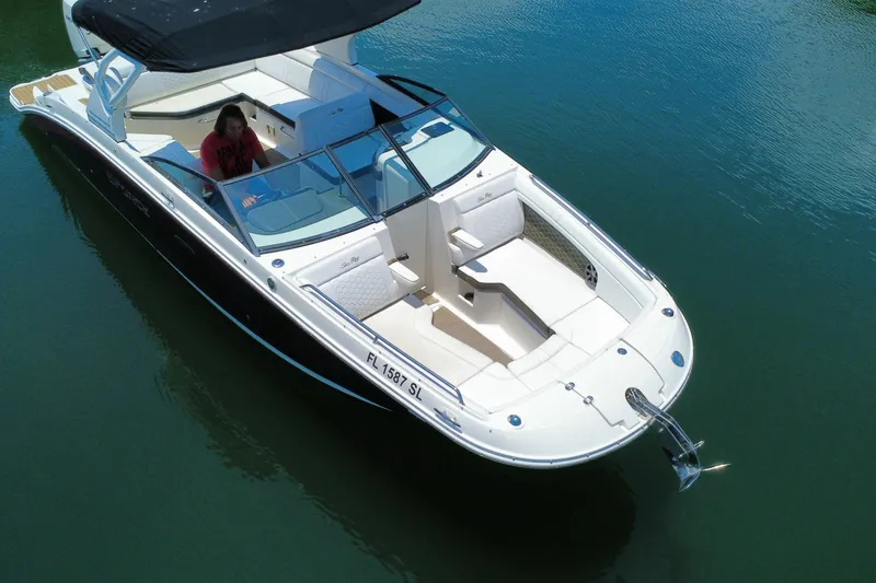 Slide: The Image of Sea Ray SDX 270 Outboard 2019 en aguas tranquilas. - 19