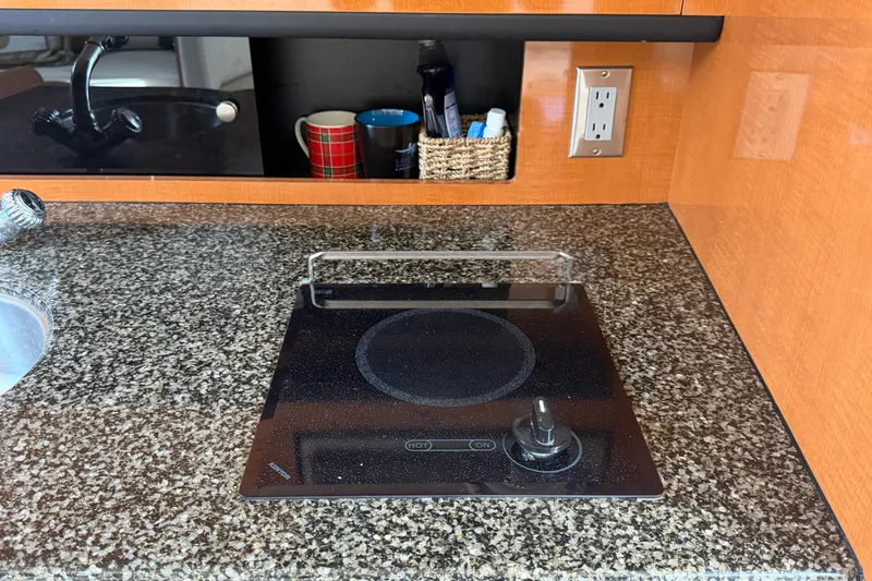 Slide: The Image of 2008 Chaparral Signature 290 kitchen with electric cooktop and granite countertop. - 77
