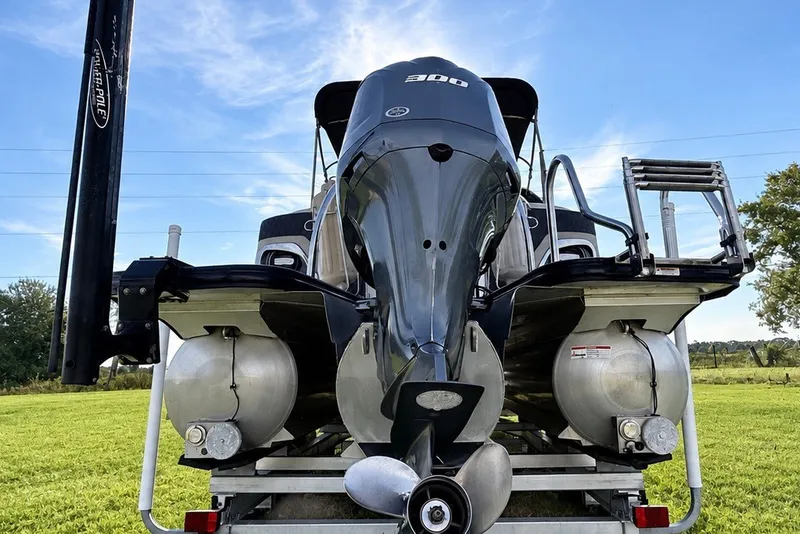 Slide: The Image of 2020 Barletta L-CLASS L25QCSSA Coastal Edition boat with powerful outboard motor. - 42