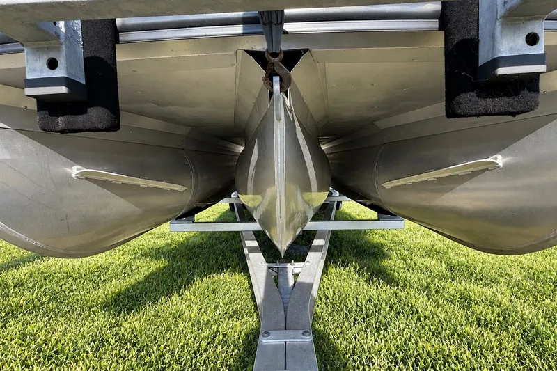 Slide: The Image of Underneath view of 2020 Barletta L-CLASS L25QCSSA pontoon boat on trailer. - 43