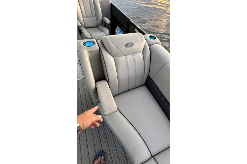 Slide: The Image of Luxurious seating on 2020 Barletta L-CLASS L25QCSSA Coastal Edition boat. - 30