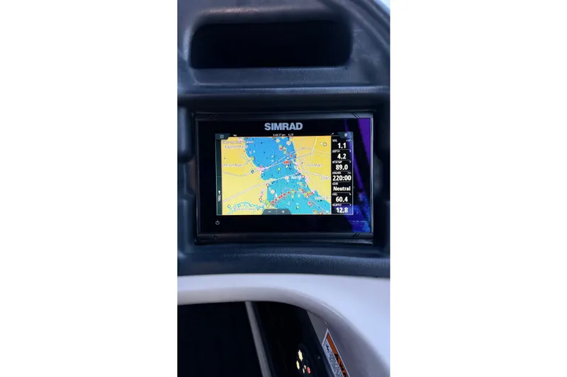 Slide: The Image of Simrad navigation display on 2020 Barletta L-CLASS L25QCSSA Coastal Edition boat. - 23
