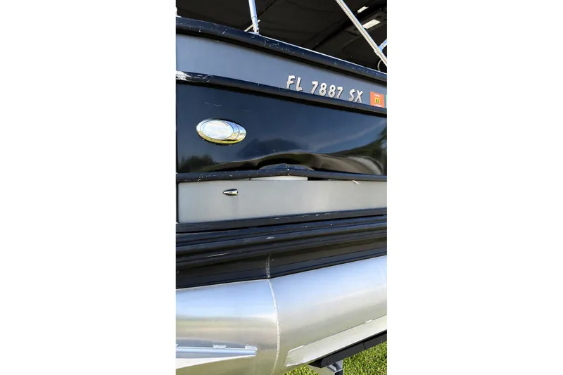 Slide: The Image of 2020 Barletta L-CLASS L25QCSSA Coastal Edition boat with visible registration number. - 38