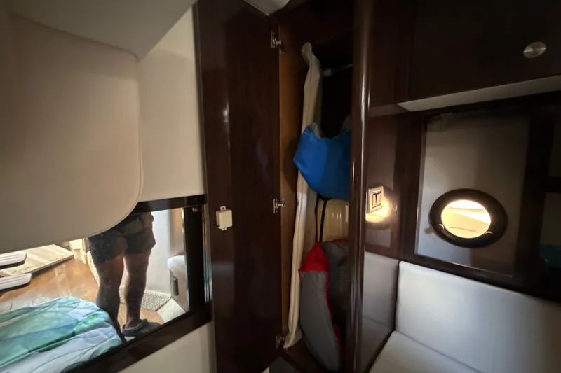 Slide: The Image of Interior of 2018 Sea Ray Sundancer 350 Coupe with storage and porthole. - 69