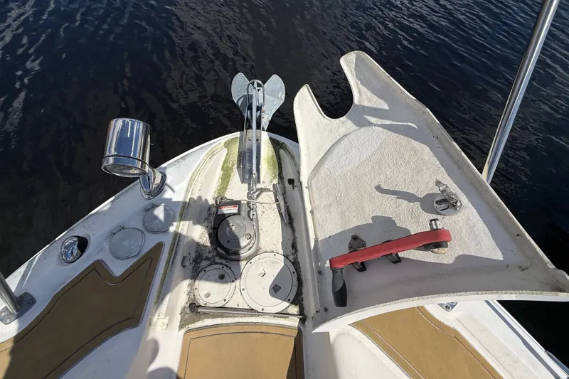 Slide: The Image of Sea Ray Sundancer 350 Coupe 2018 - 109