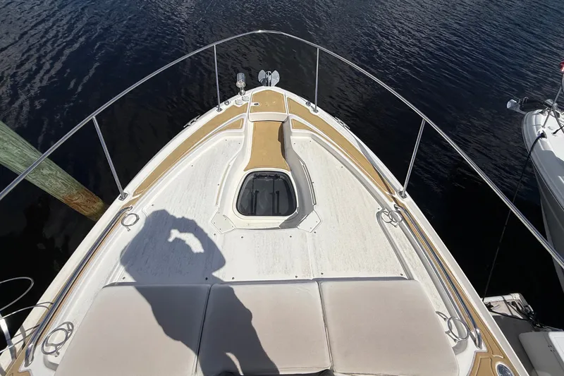 Slide: The Image of Sea Ray Sundancer 350 Coupe 2018 - 106