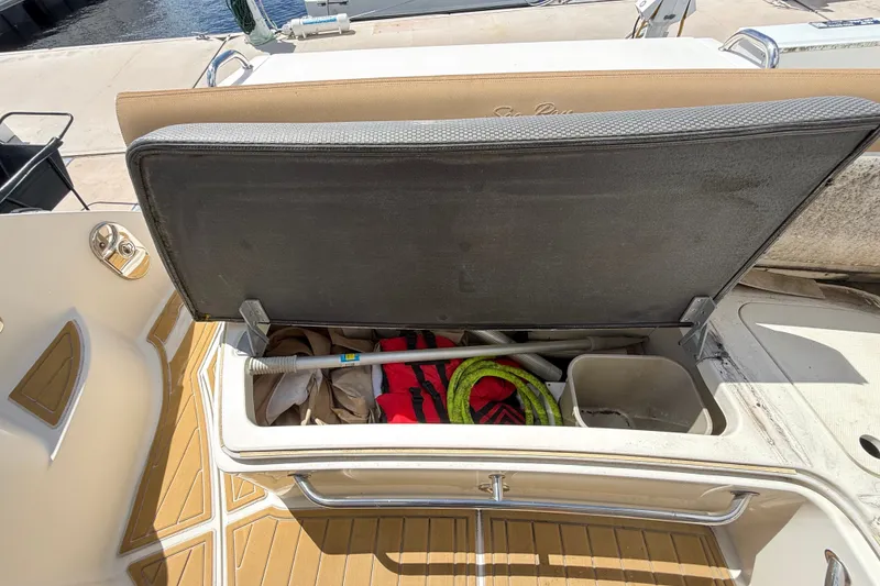 Slide: The Image of Sea Ray Sundancer 350 Coupe 2018 - 87