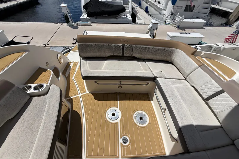 Slide: The Image of Luxurious seating area on a 2018 Sea Ray Sundancer 350 Coupe yacht. - 92