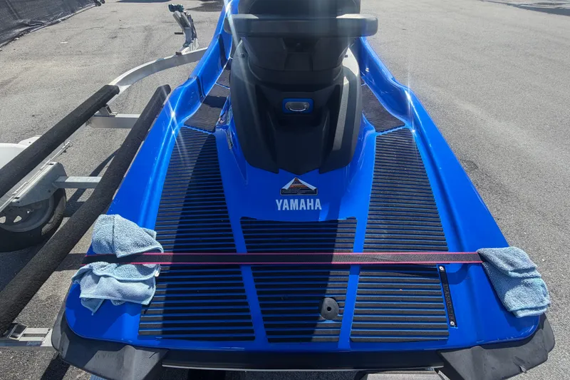 Slide: The Image of 2018 Yamaha WaveRunner EX Deluxe in blue on a trailer, viewed from the rear. - 11