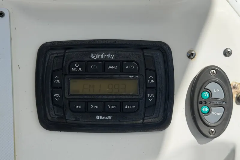 Slide: The Image of Infinity PRV-250 stereo system on 2015 NauticStar 231 Coastal boat dashboard. - 30