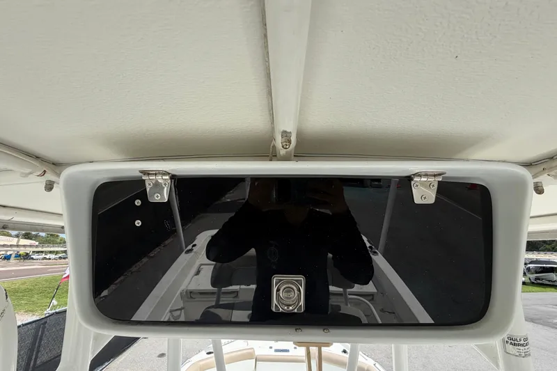 Slide: The Image of L'image montre le tableau de bord d'un NauticStar 231 Coastal 2015 avec un écran noir. - 32