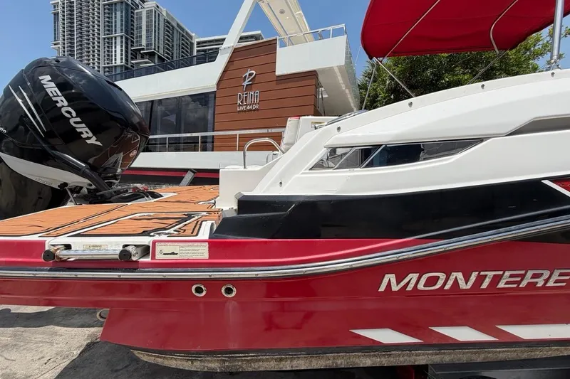 Slide: The Image of Bateau Monterey M-65 2017 avec moteur Mercury. - 28
