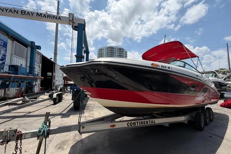 Slide: The Image of Bateau Monterey M-65 2017 sur remorque à la marina. - 20