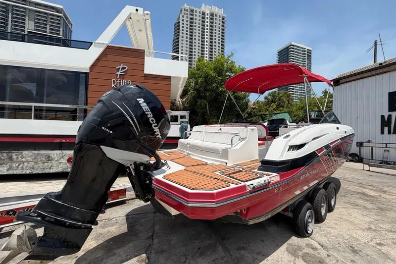 Slide: The Image of 2017 Monterey M-65 Boot mit rotem Verdeck und Mercury Motor. - 8