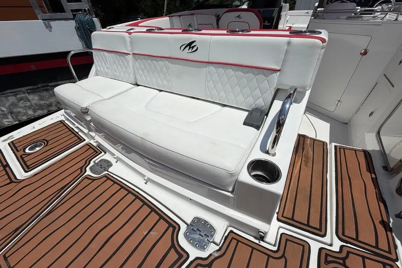 Slide: The Image of Barca Monterey M-65, sedili bianchi con pavimento in legno, modello 2017. - 48