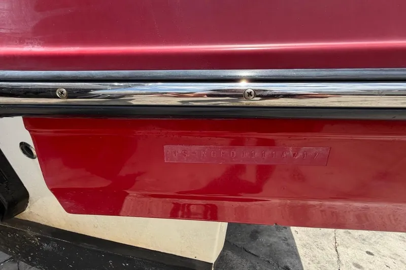Slide: The Image of Bateau rouge avec numéro de série, Monterey M-65, année 2017. - 29