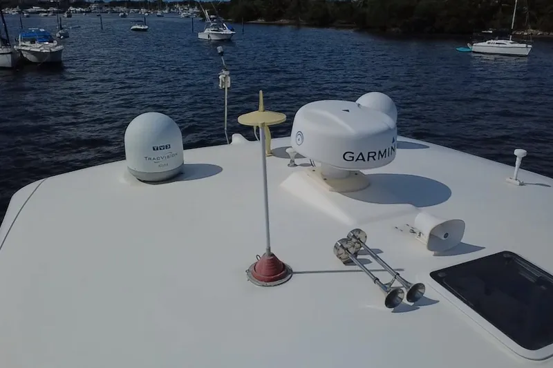 Slide: The Image of 2003 Sea Ray 480 Motor Yacht deck with Garmin and TracVision equipment. - 209