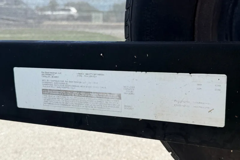 Slide: The Image of Label on a 2016 Glastron GT 245 trailer, showing specifications and compliance details. - 83
