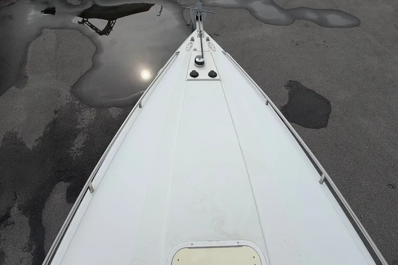Slide: The Image of Bow view of 2001 Baja 340 Islander Outboard on wet pavement. - 44
