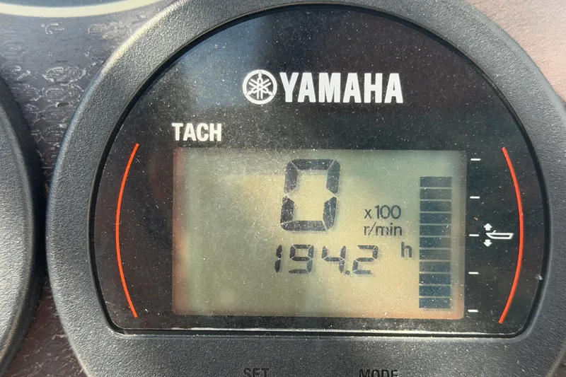 Slide: The Image of Yamaha tachometer displaying 194.2 hours on a 2016 Sea Fox 206 Commander boat. - 24
