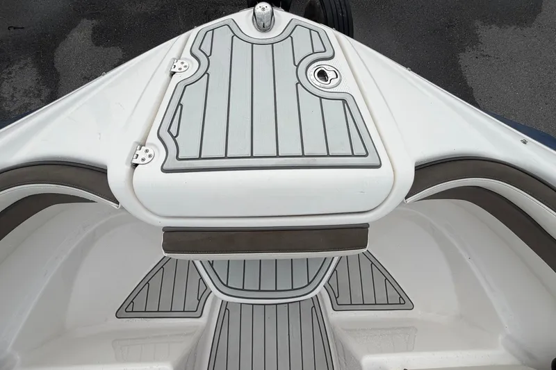 Slide: The Image of Bow area of a 2016 Yamaha 242 Limited S E-Series with gray deck padding. - 33