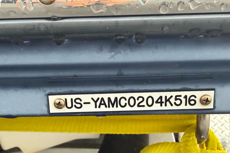 Slide: The Image of Hull identification number on 2016 Yamaha Boats 242 Limited S E-Series. - 65
