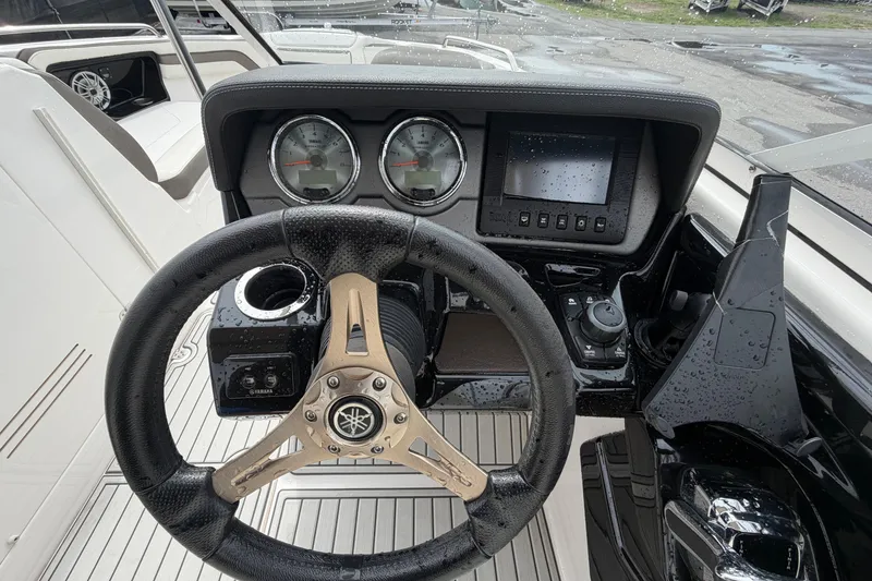 Slide: The Image of Steering wheel and dashboard of 2016 Yamaha Boats 242 Limited S E-Series. - 19