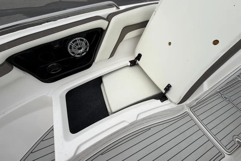 Slide: The Image of 2016 Yamaha Boats 242 Limited S E-Series storage compartment with speaker and cup holders. - 32