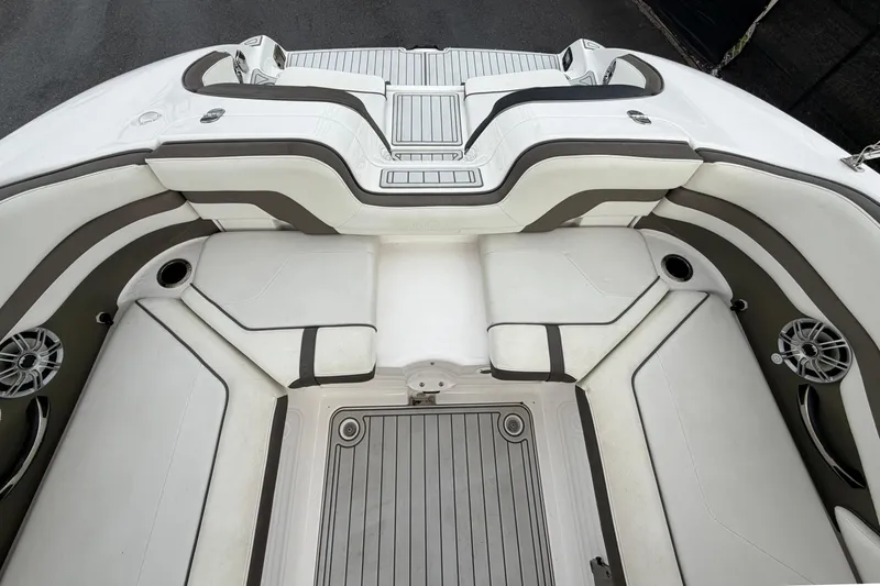 Slide: The Image of Yamaha 242 Limited E-Series 2016 - 59