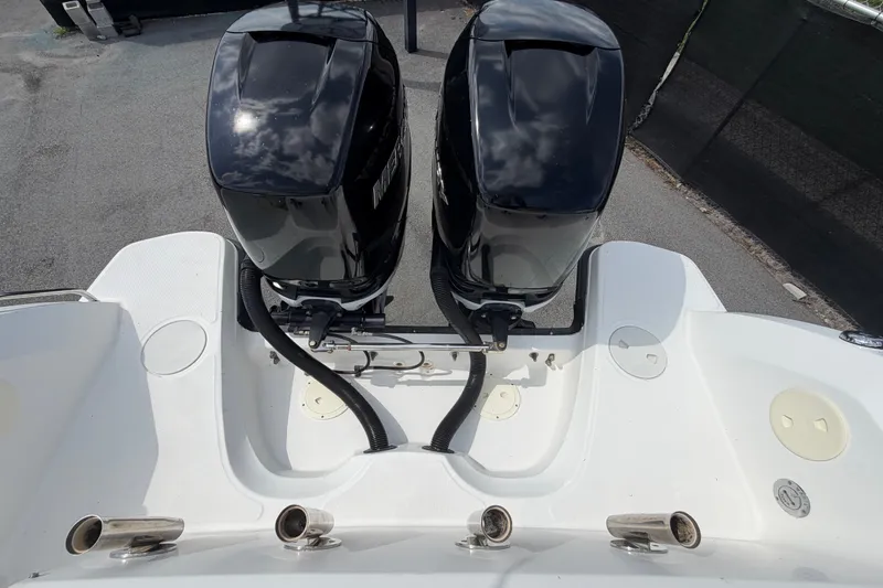Slide: The Image of 2015 Boston Whaler 270 Vantage with dual outboard engines, top view. - 75