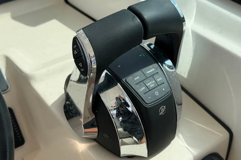 Slide: The Image of Throttle control of a 2015 Boston Whaler 270 Vantage boat, featuring modern design and functionality. - 43