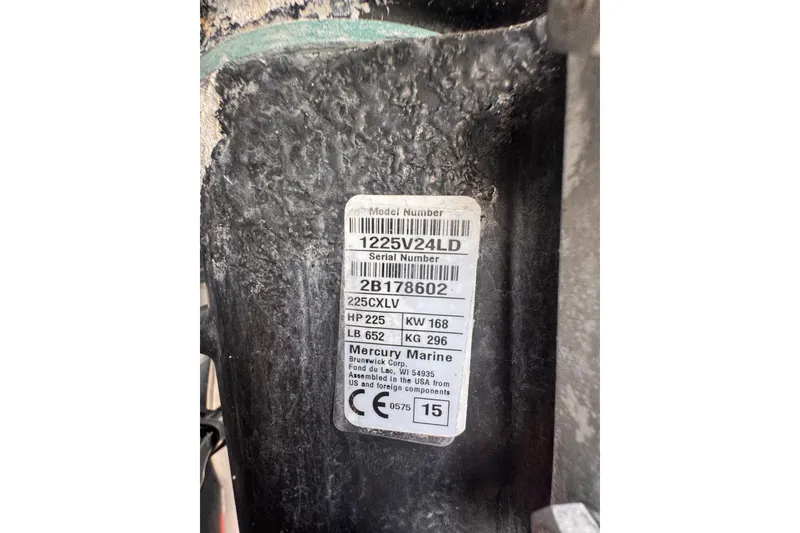 Slide: The Image of Label on a 2015 Boston Whaler 270 Vantage, displaying model and serial numbers. - 119