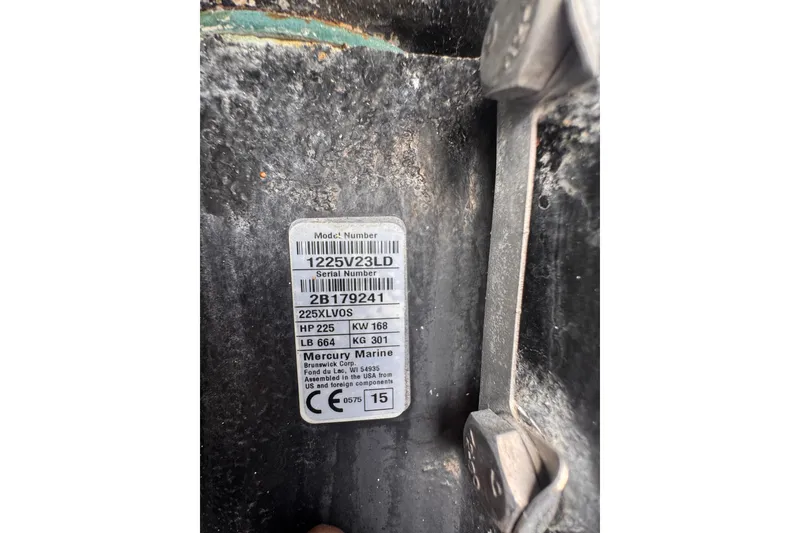 Slide: The Image of Label on a 2015 Boston Whaler 270 Vantage, displaying model and serial numbers. - 118