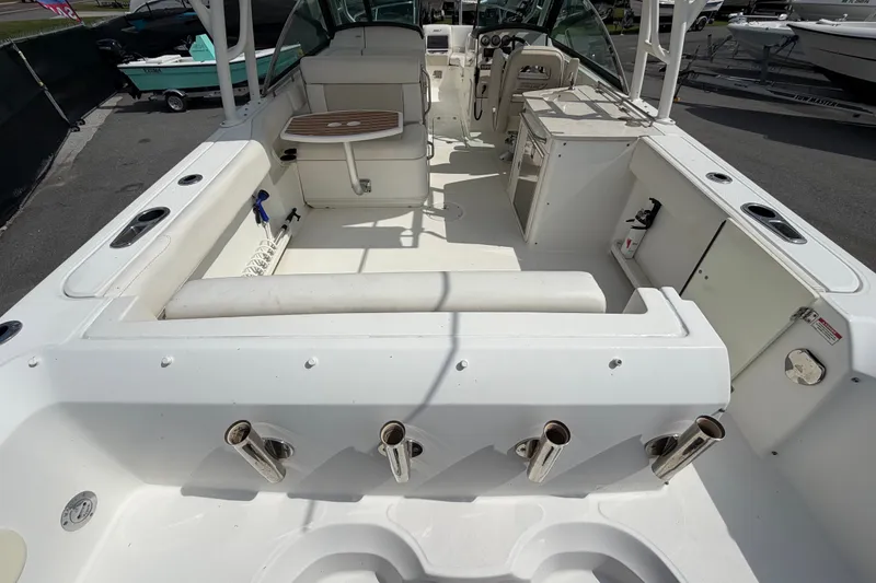 Slide: The Image of 2015 Boston Whaler 270 Vantage boat interior with seating and fishing rod holders. - 14