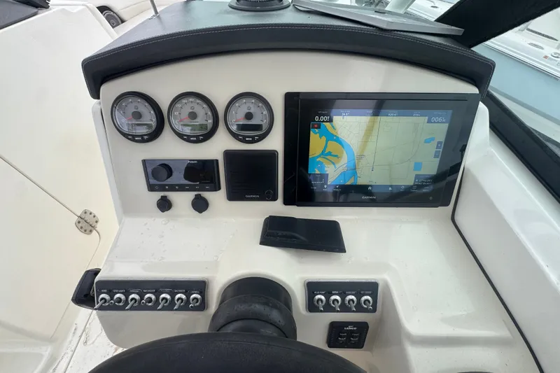 Slide: The Image of Dashboard of a 2015 Boston Whaler 270 Vantage with Garmin navigation system. - 122