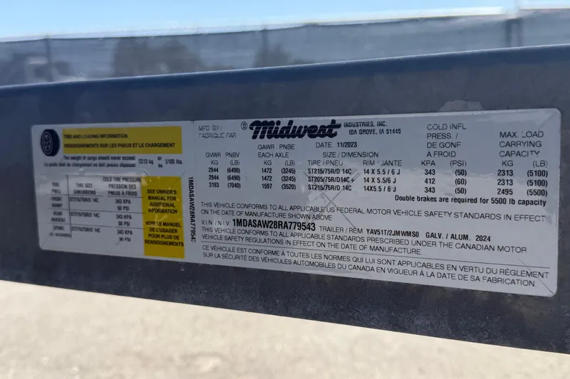 Slide: The Image of Sticker displaying tire and loading information for 2024 Yamaha Boats 222XD trailer. - 84